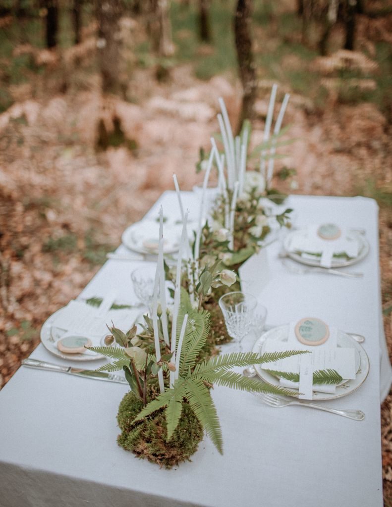 centre table feuillage mousse foret végétal bougies