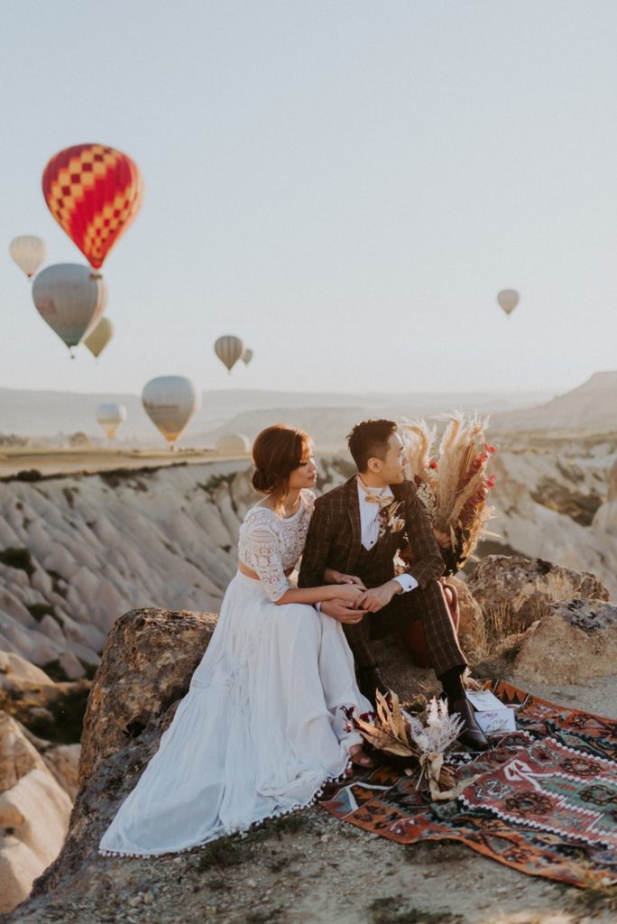 elopement destination wedding Cappadoce dried flowers