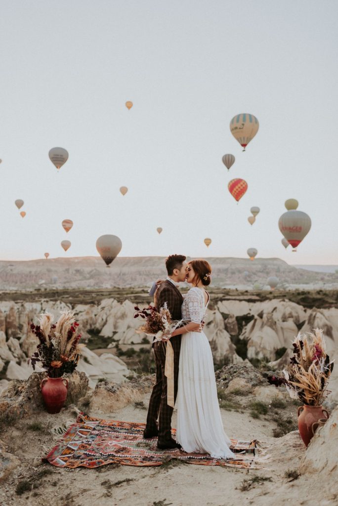 elopement destination wedding Cappadoce dried flowers