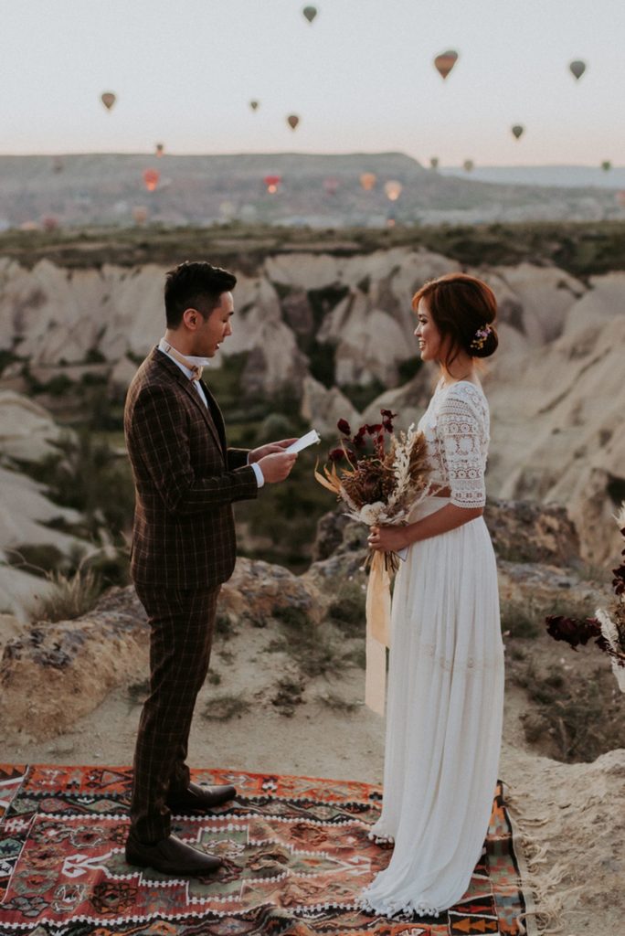 elopement destination wedding Cappadoce dried flowers