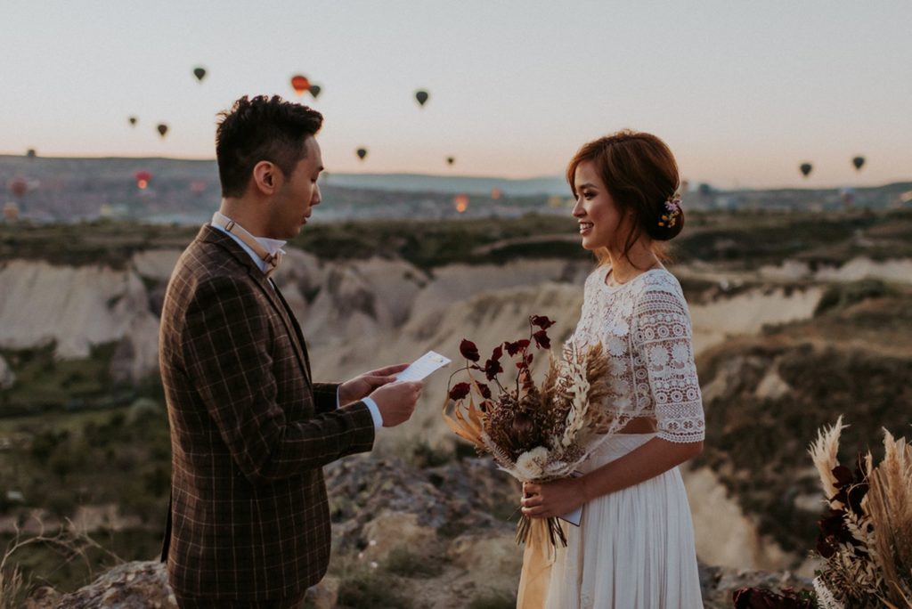 elopement destination wedding Cappadoce dried flowers