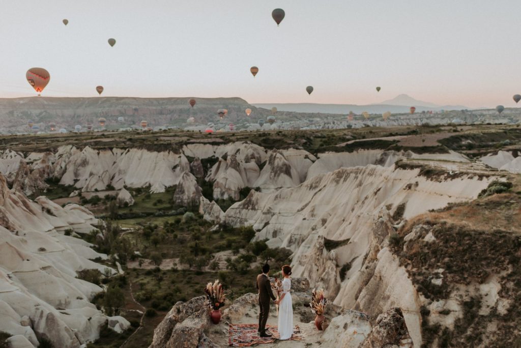 elopement destination wedding Cappadoce dried flowers