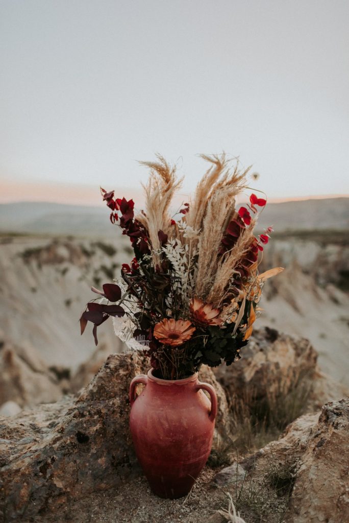 elopement destination wedding Cappadoce dried flowers