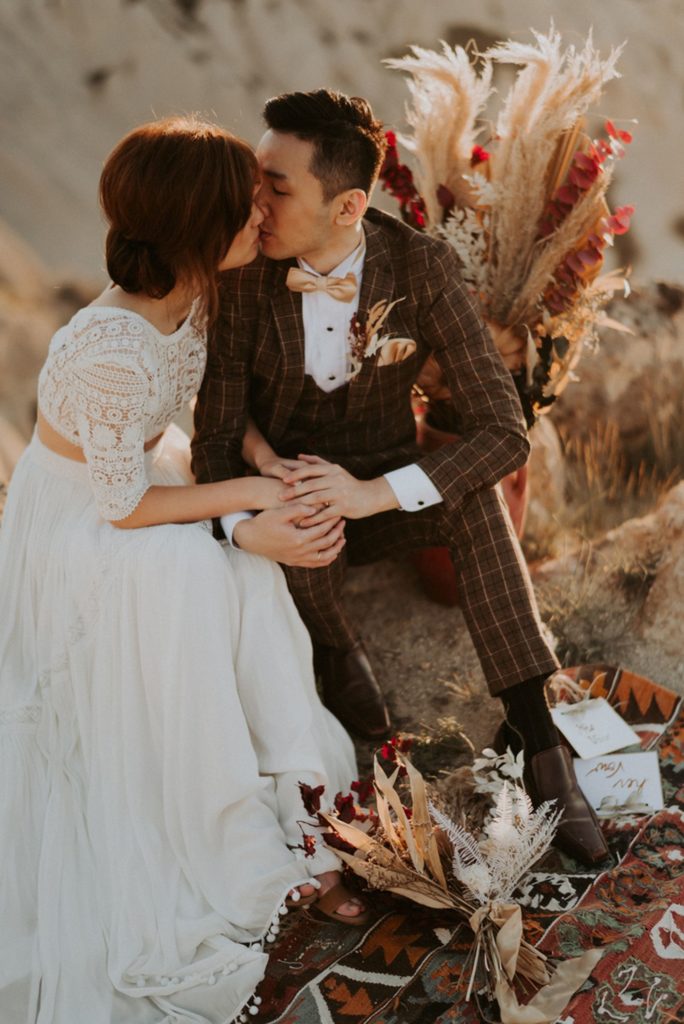 elopement destination wedding Cappadoce dried flowers