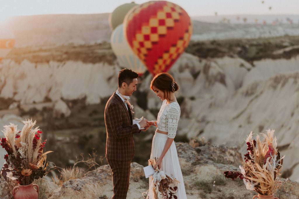 elopement destination wedding Cappadoce dried flowers