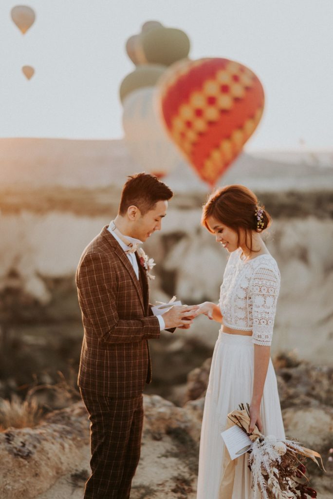 elopement destination wedding Cappadoce dried flowers