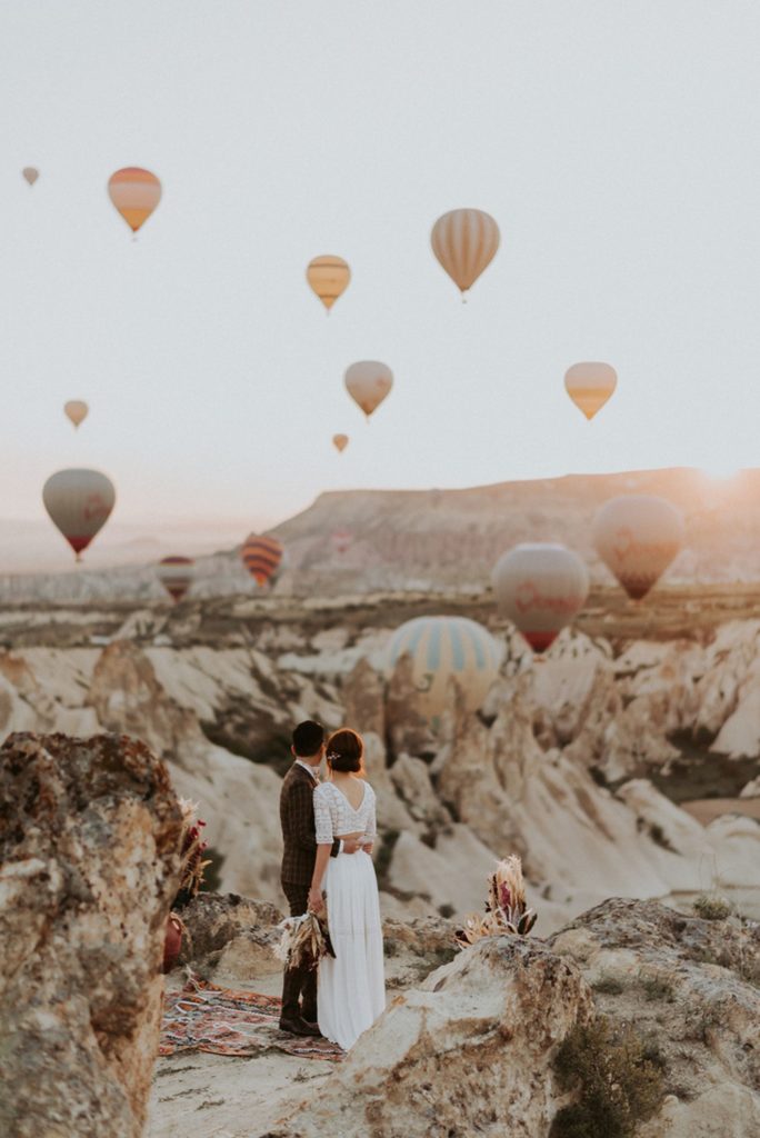 elopement destination wedding Cappadoce dried flowers