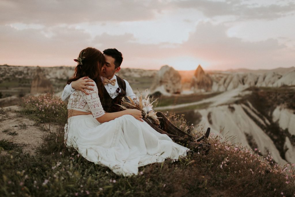 elopement destination wedding Cappadoce dried flowers