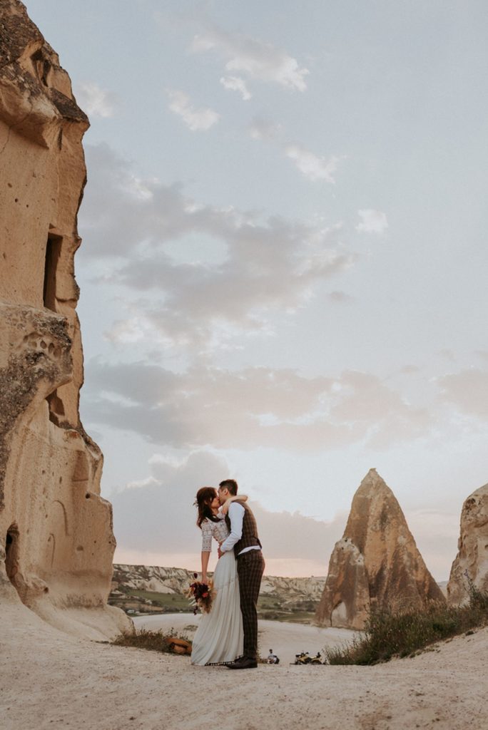 elopement destination wedding Cappadoce dried flowers