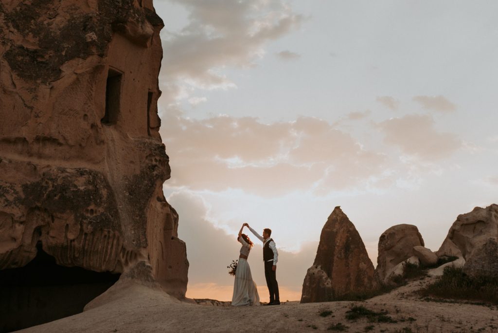 elopement destination wedding Cappadoce dried flowers