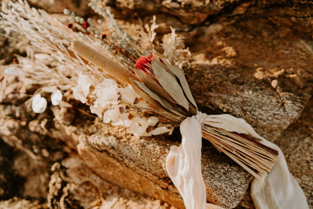 elopement mariage fleurs sechees