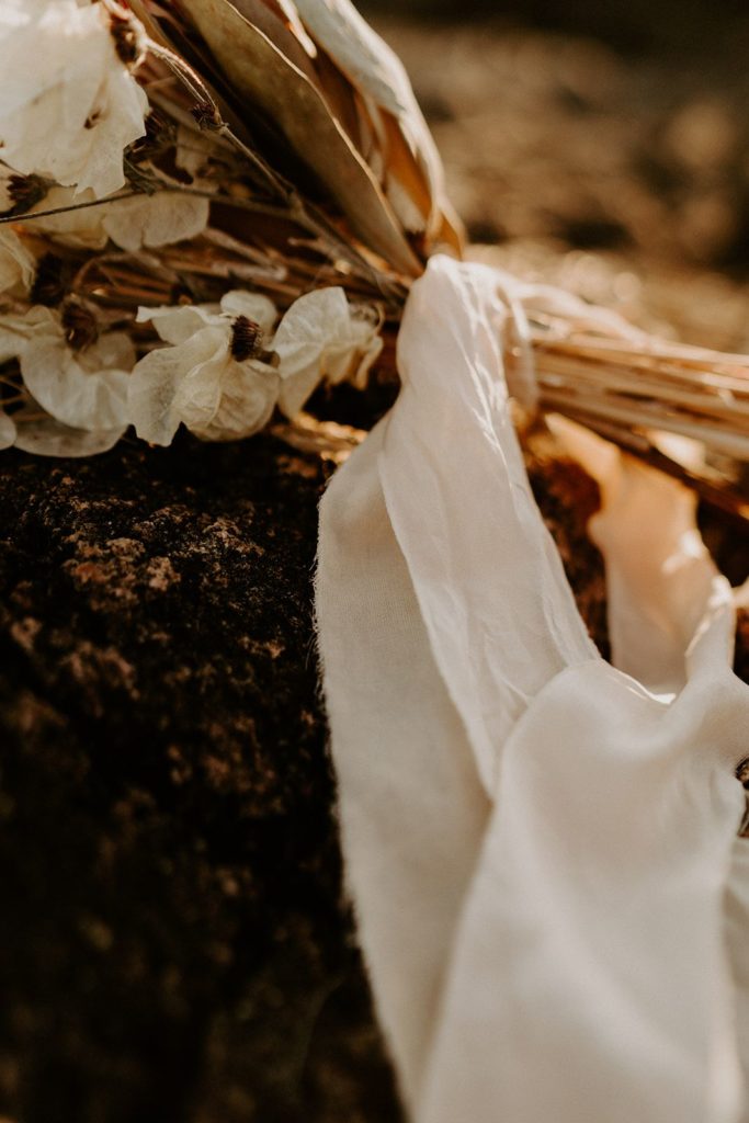 elopement mariage fleurs sechees