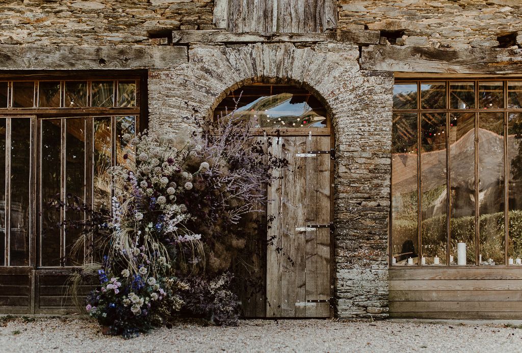 mariage ésotérique floral backdrop pourpre