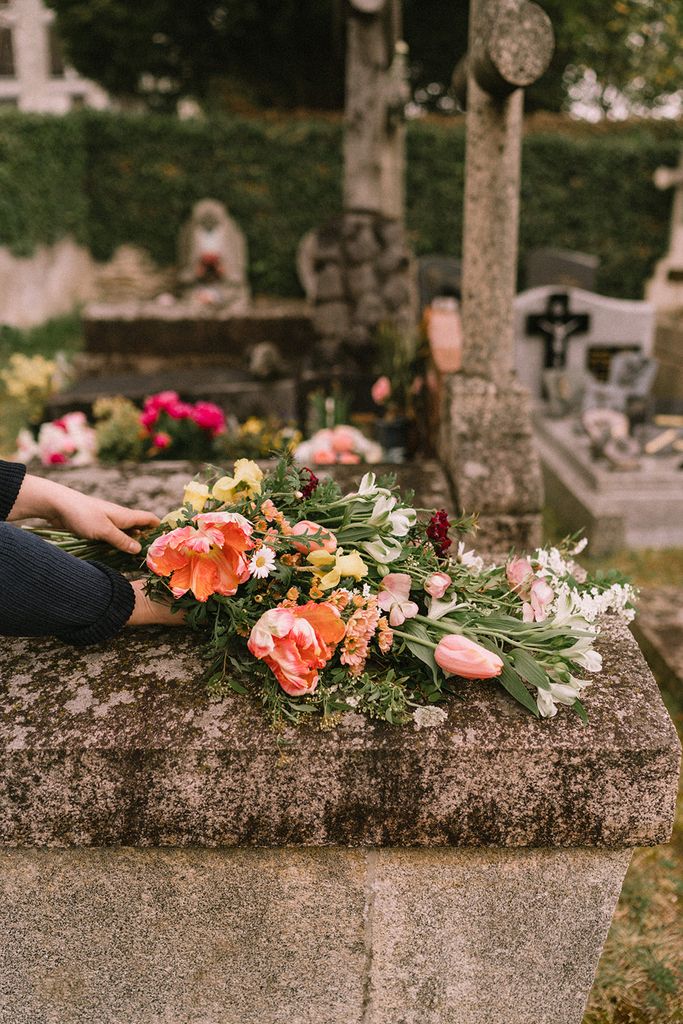 gerbe fleuriste deuil écoresponsable nantes fleurs françaises