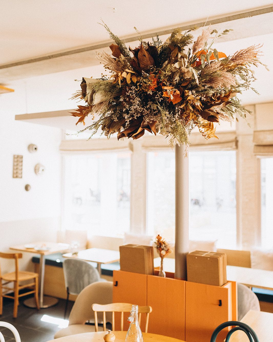 atelieraimer-fleuriste-nantes-decoration-fleurs-sechees-restaurant
